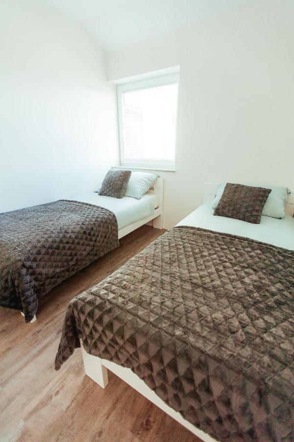 Sunny Oak Estate Apartamento Mengeš Exterior foto